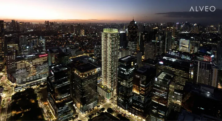 Park East Place, Bonifacio Global City, Taguig: the tower at dusk
